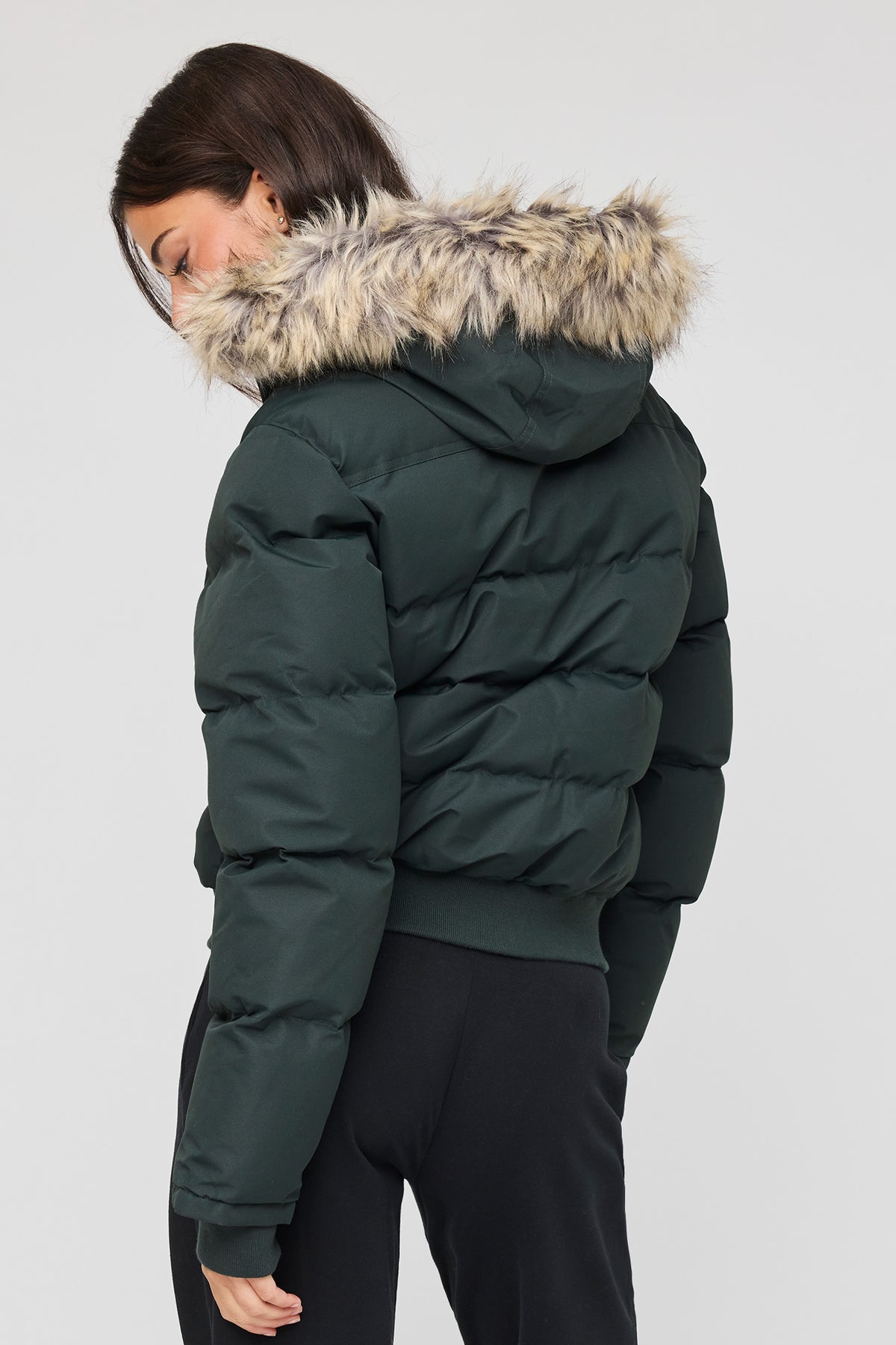 Vue alternative 2. Blouson bouffant avec liséré de similifourrure
