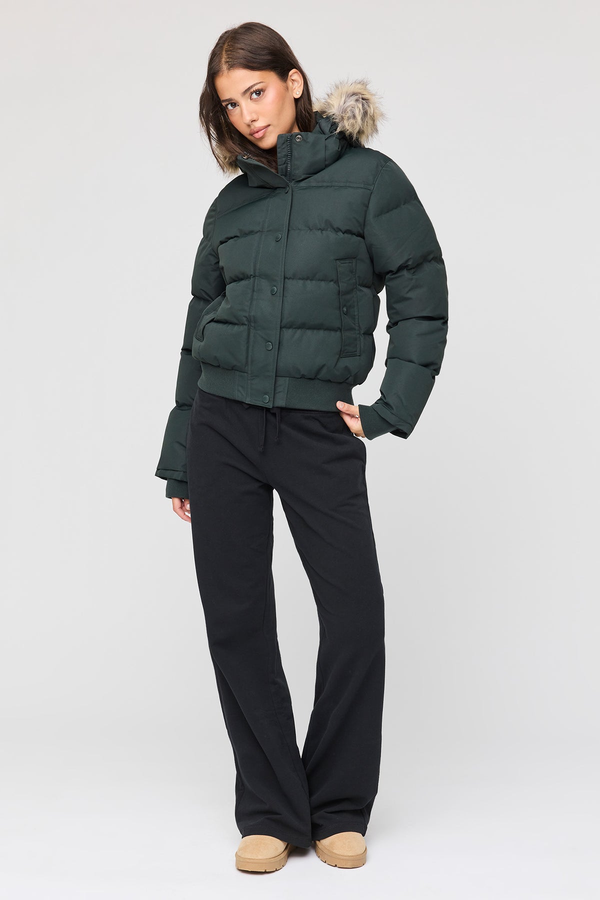 Vue alternative 3. Blouson bouffant avec liséré de similifourrure