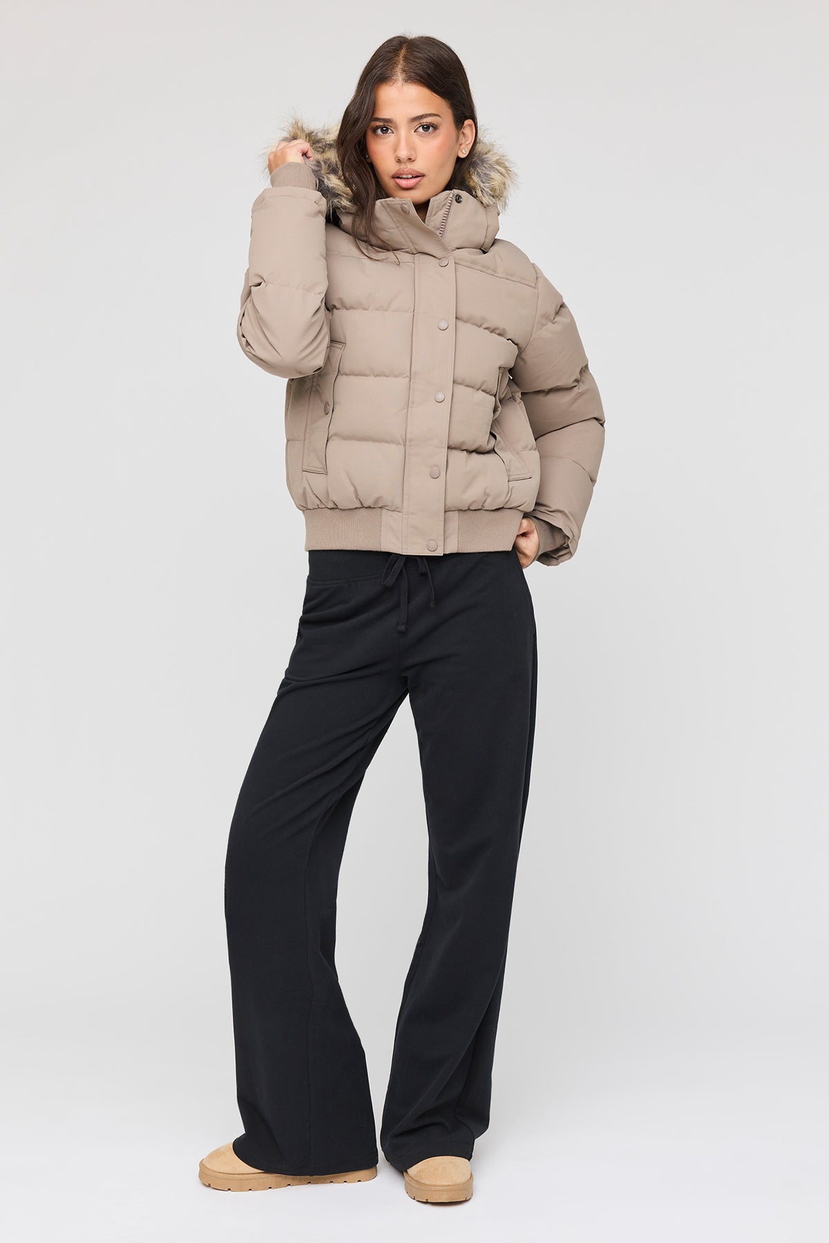 Vue alternative 3. Blouson bouffant avec liséré de similifourrure