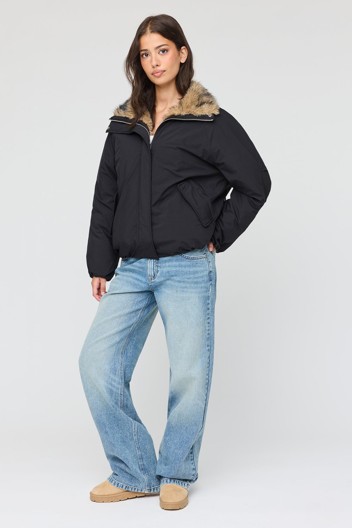 Alt View 3. Faux Fur Trim Bomber Jacket - Black