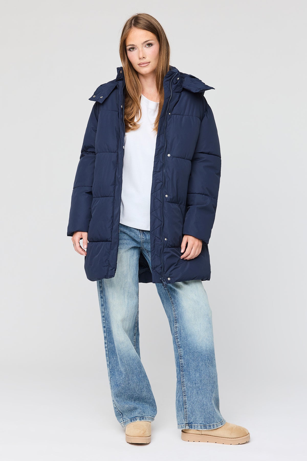 Alt View 3. All Day Midi Puffer Jacket - Navy