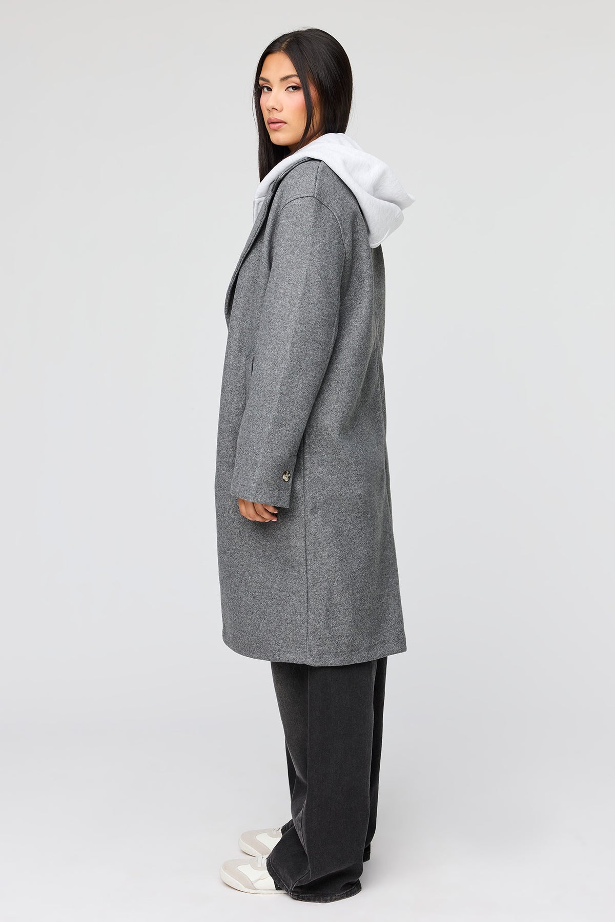 Vue alternative 2. Manteau en simililaine