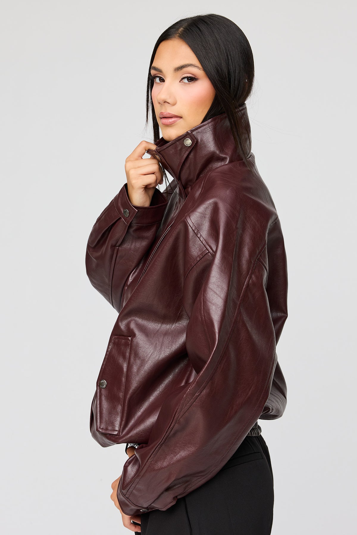Vue alternative 2. Blouson aviateur surdimensionné en similicuir