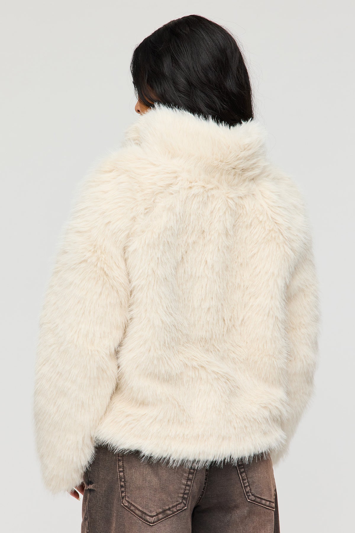 Vue alternative 2. Blouson en similifourrure à glissière