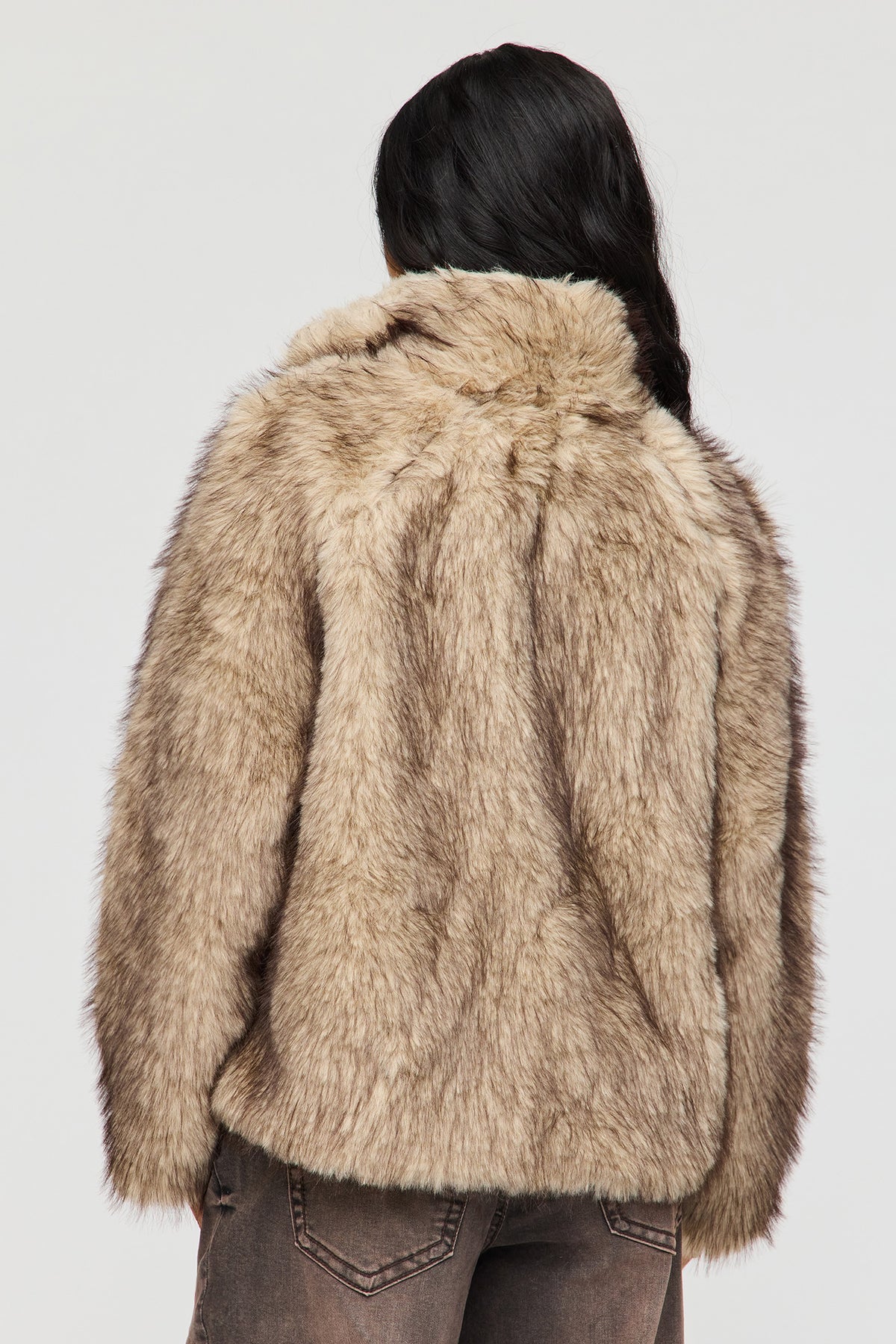 Vue alternative 2. Blouson en similifourrure à glissière