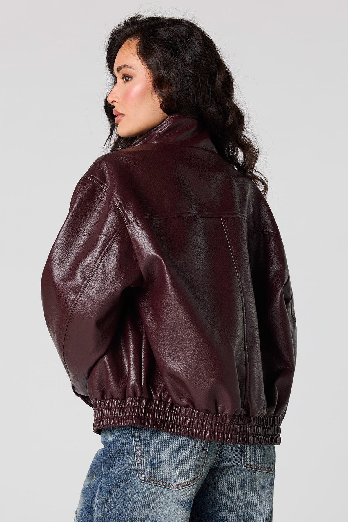 Vue alternative 2. Blouson aviateur surdimensionné en similicuir