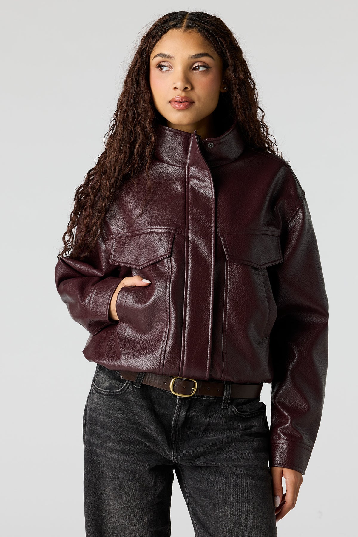 Vue alternative 4. Blouson aviateur surdimensionné en similicuir