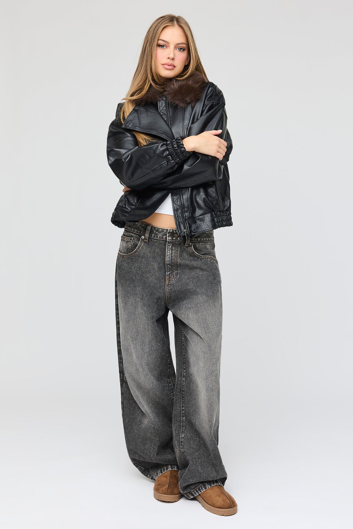 Alt View 3. Oversized Faux Leather Bomber Jacket - Black