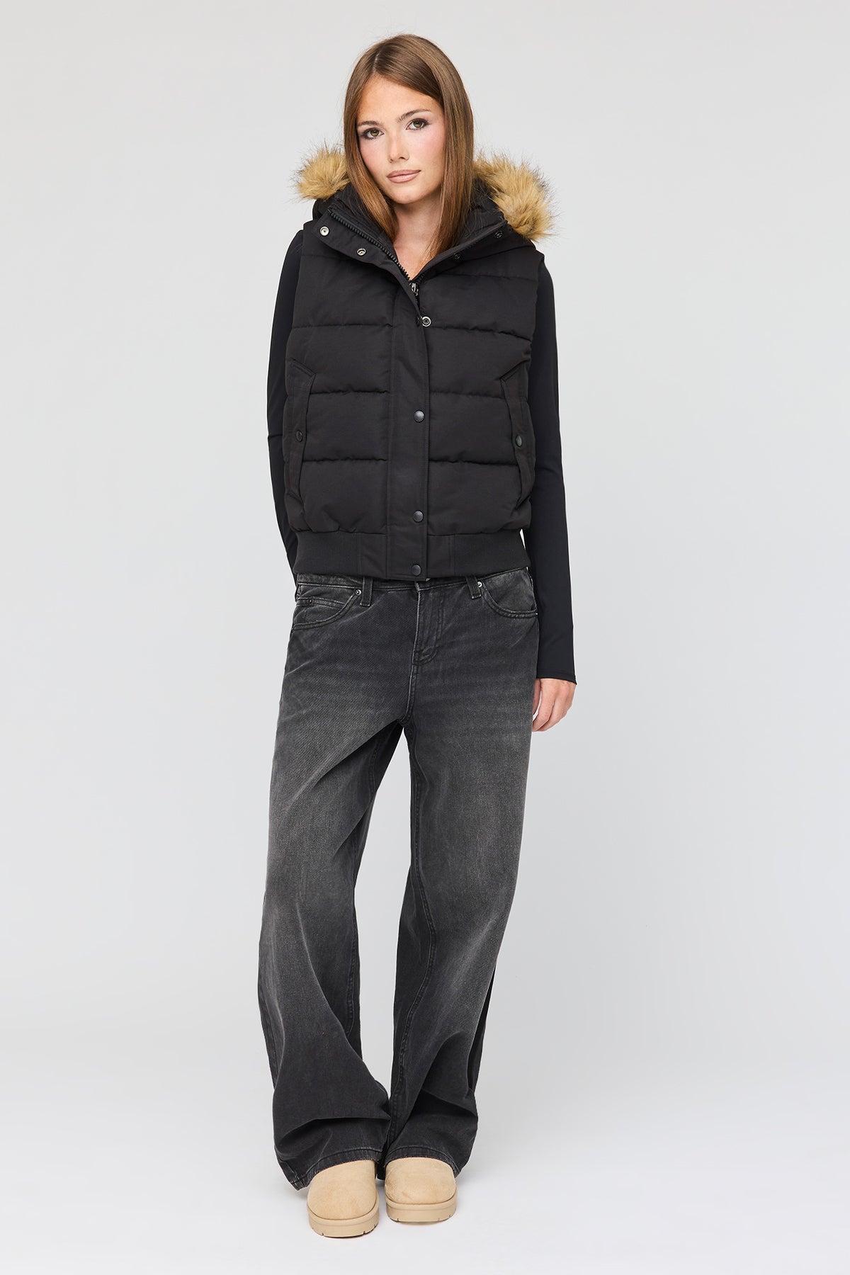 Vue alternative 3. Veste bouffante avec liséré de similifourrure