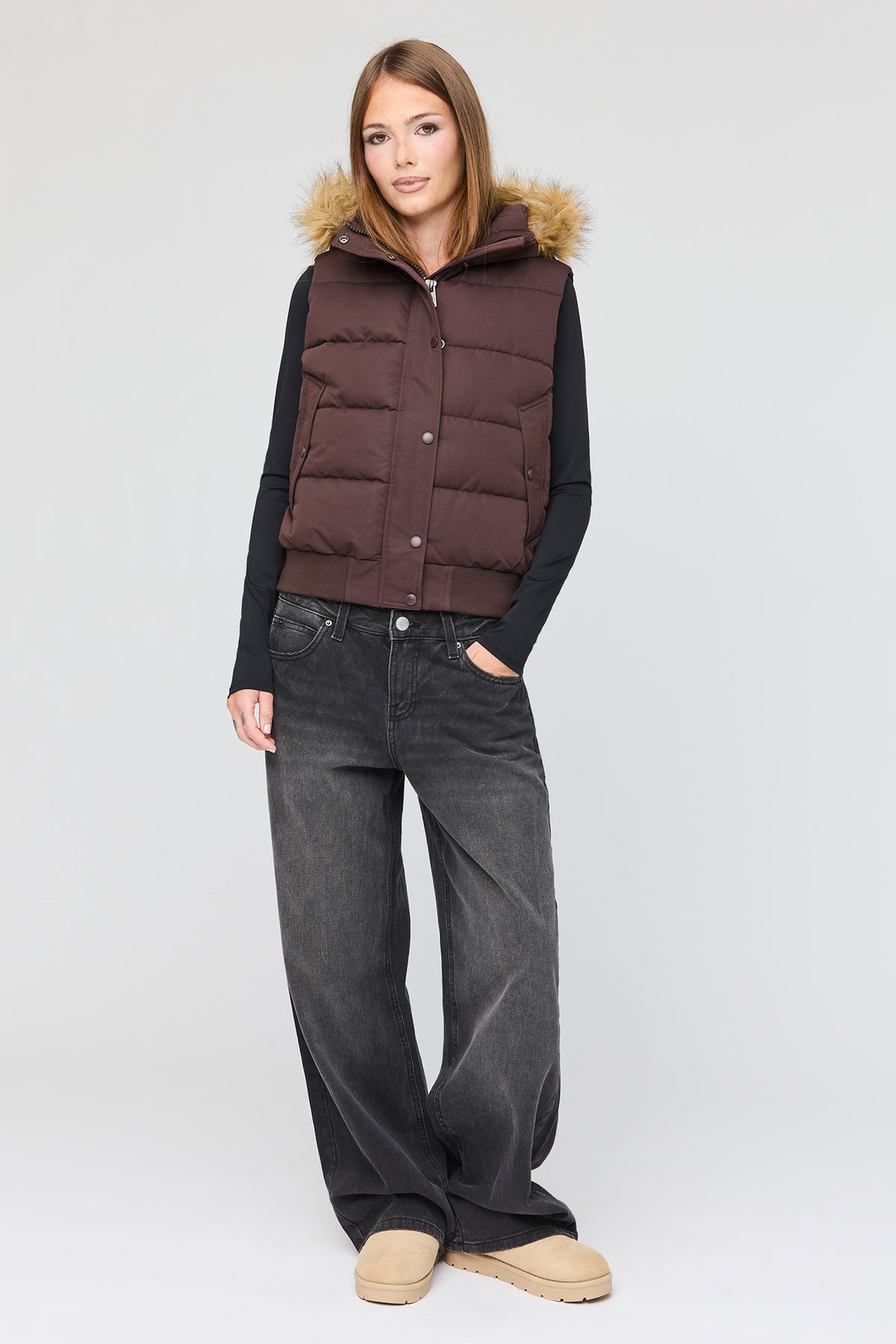 Vue alternative 3. Veste bouffante avec liséré de similifourrure