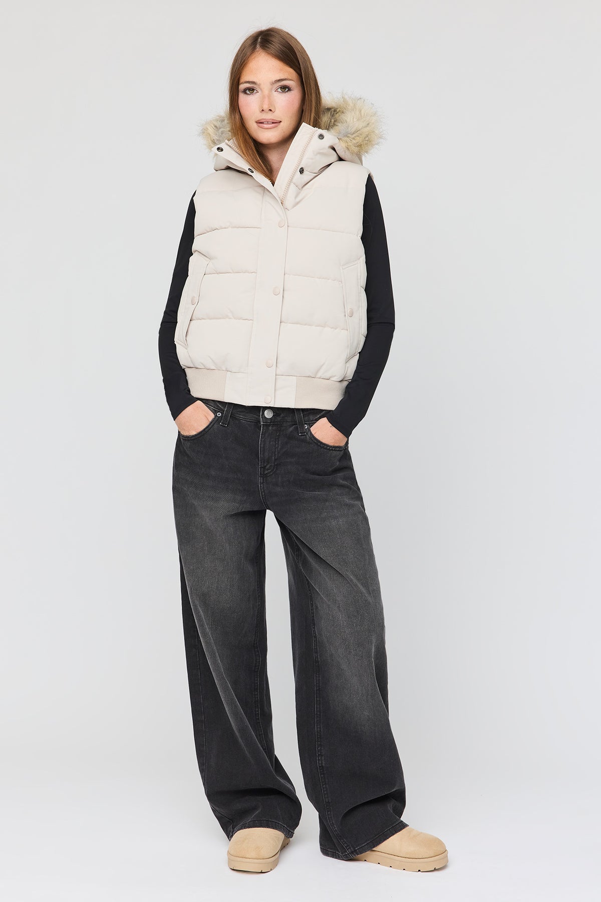 Vue alternative 3. Veste bouffante avec liséré de similifourrure