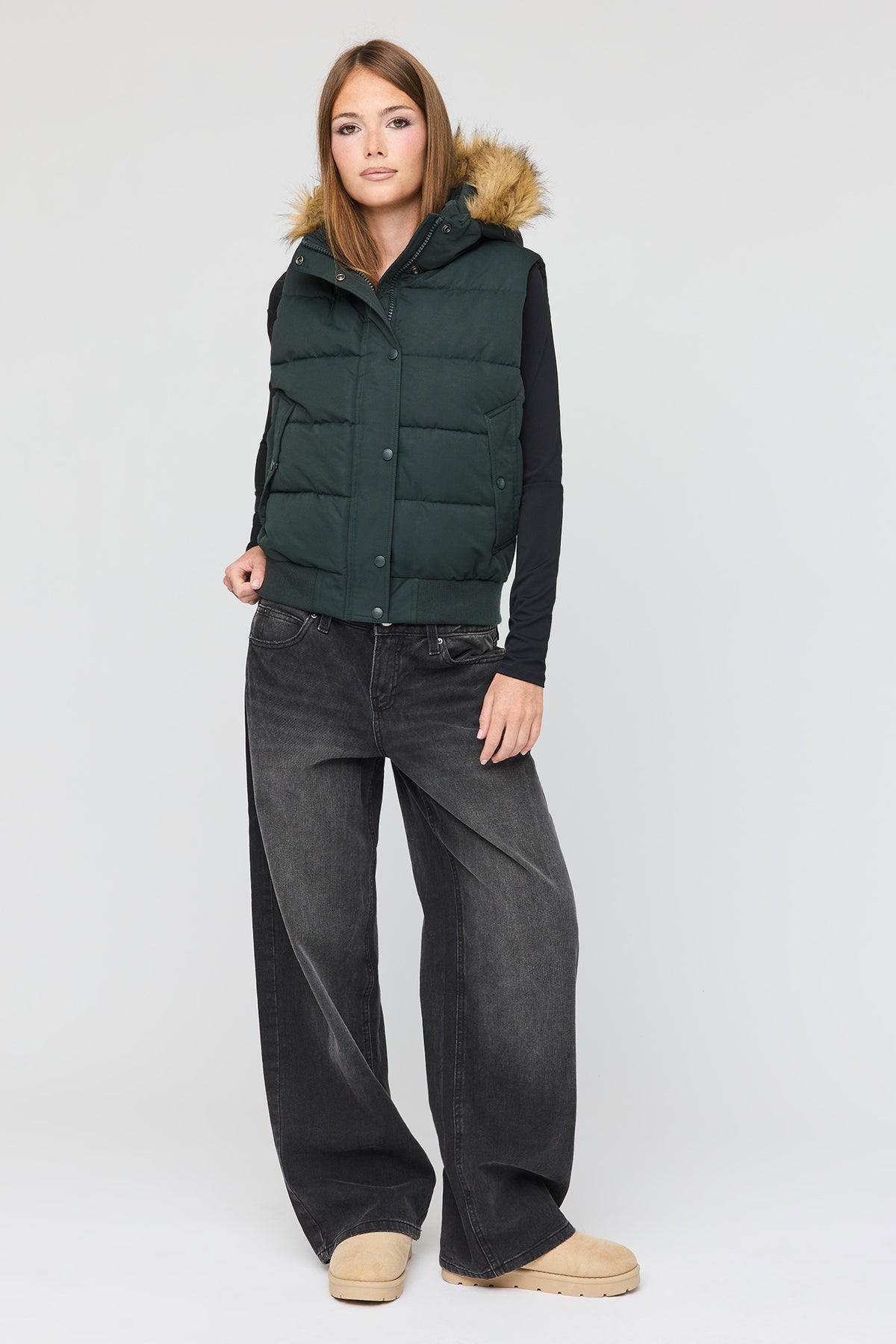 Vue alternative 3. Veste bouffante avec liséré de similifourrure