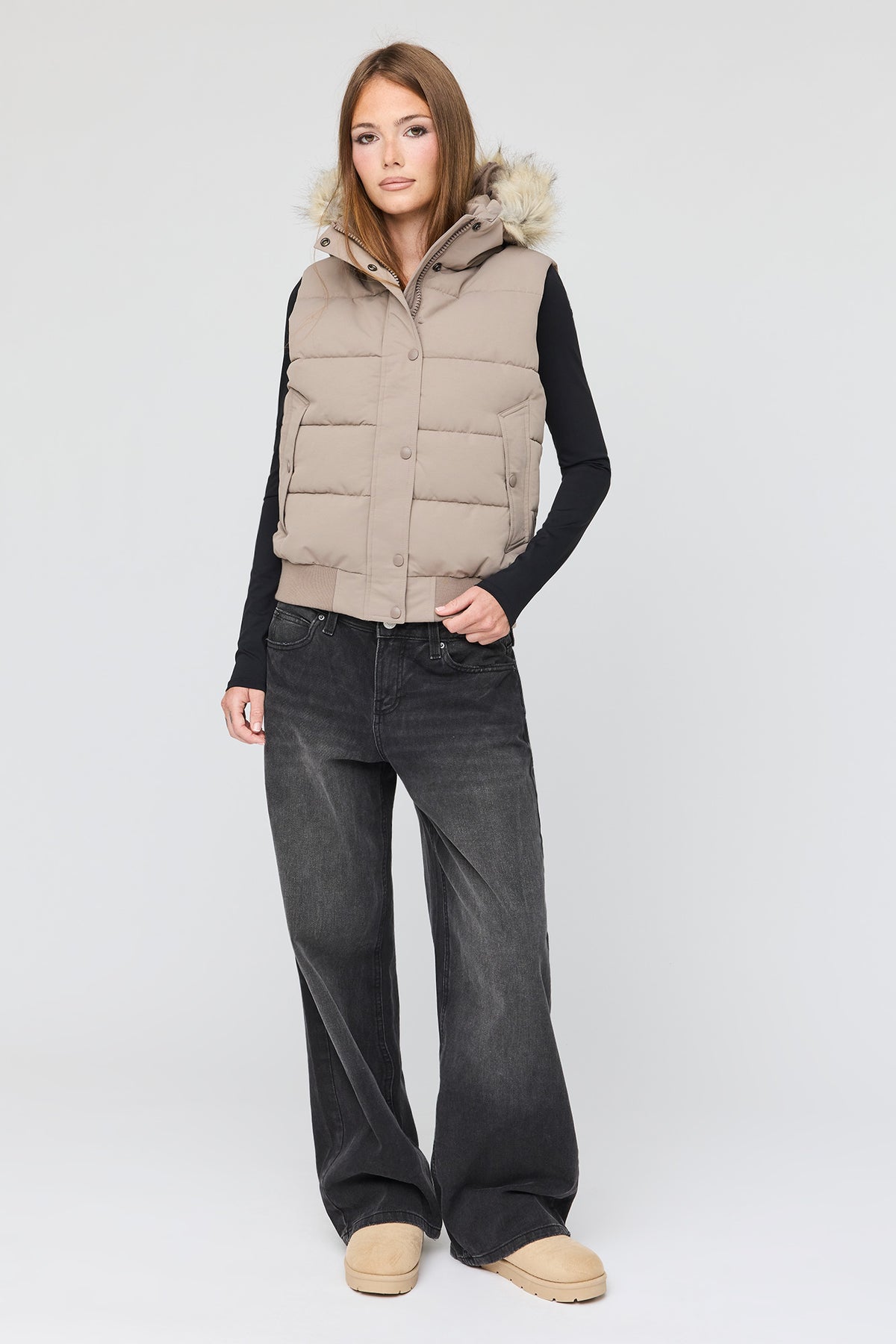 Vue alternative 3. Veste bouffante avec liséré de similifourrure