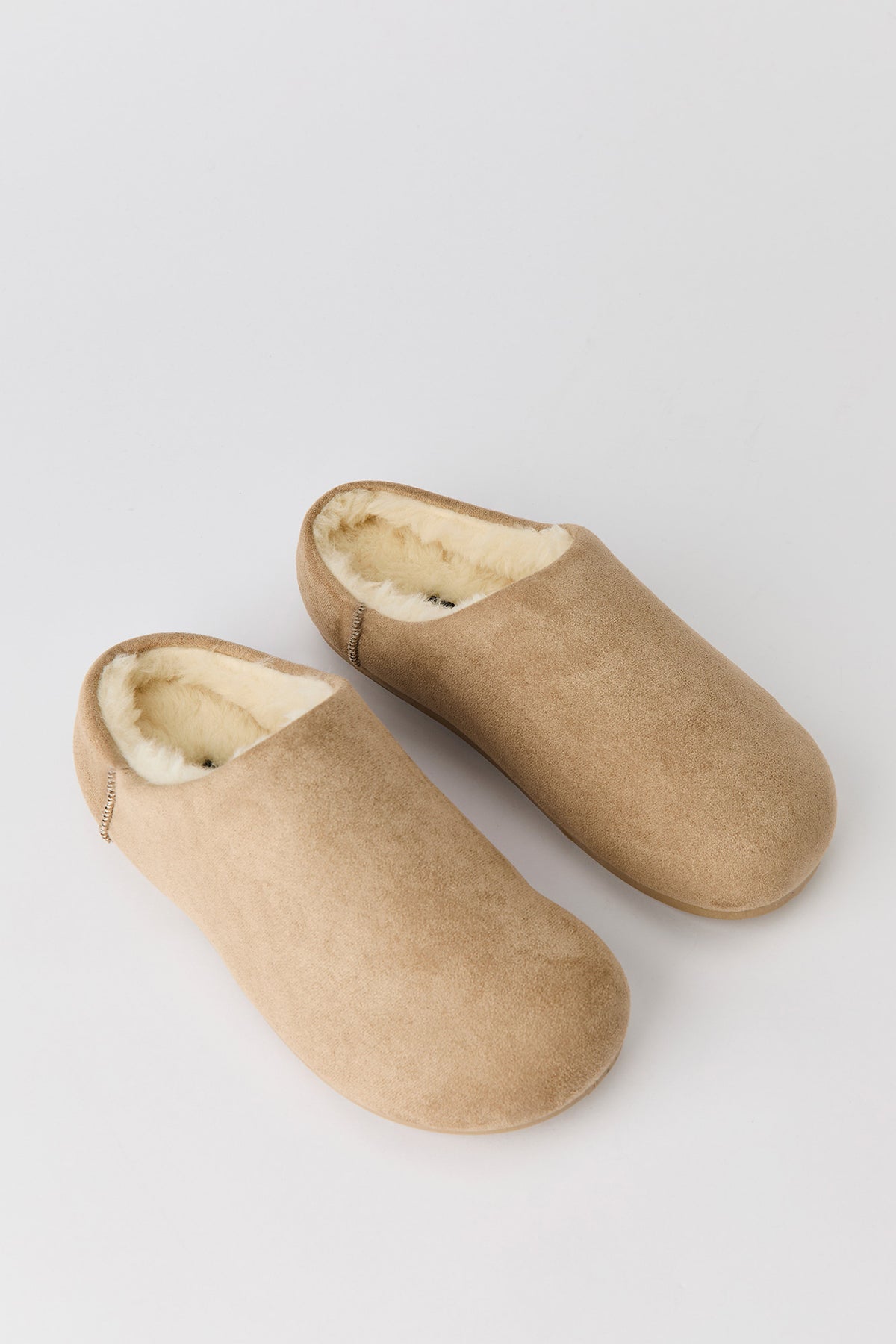 Alt View 2. Faux Fur Lined Clogs - Natural