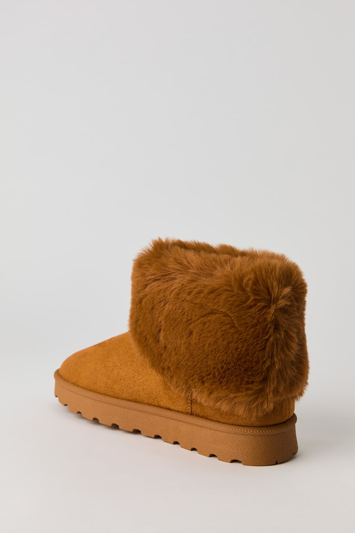 Vue alternative 3. Bottillons en similifourrure