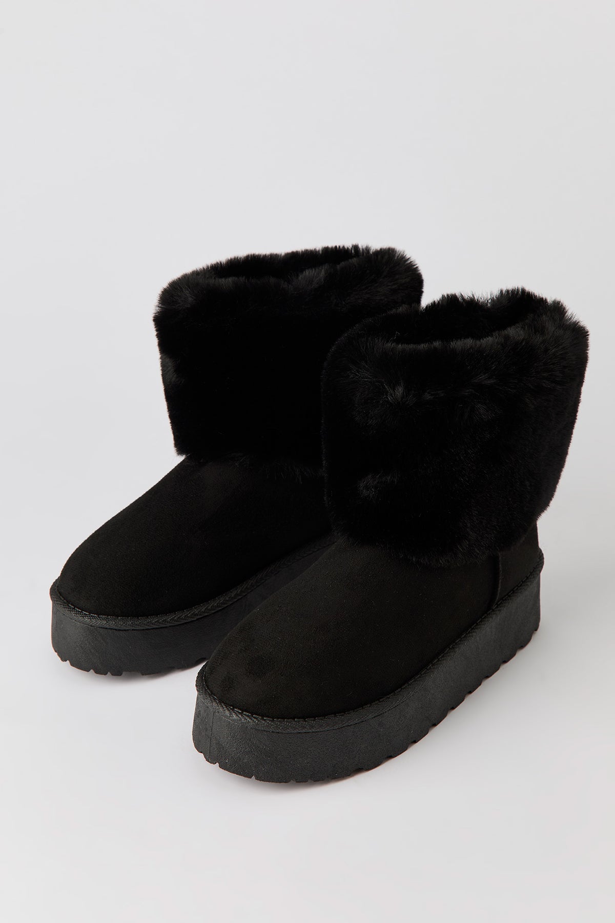 Vue alternative 2. Bottillons plateforme en similifourrure