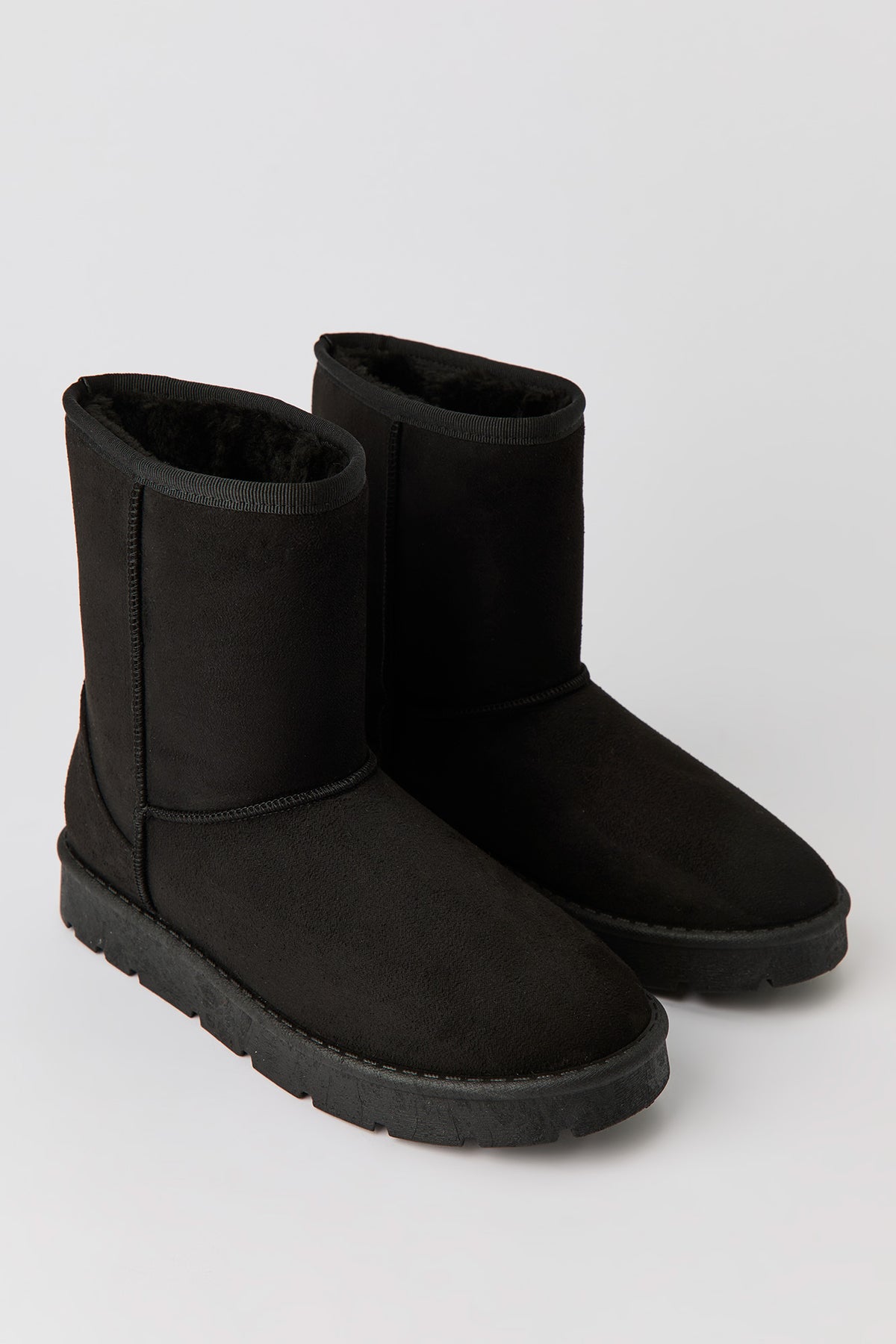 Vue alternative 2. Bottes en similisuède