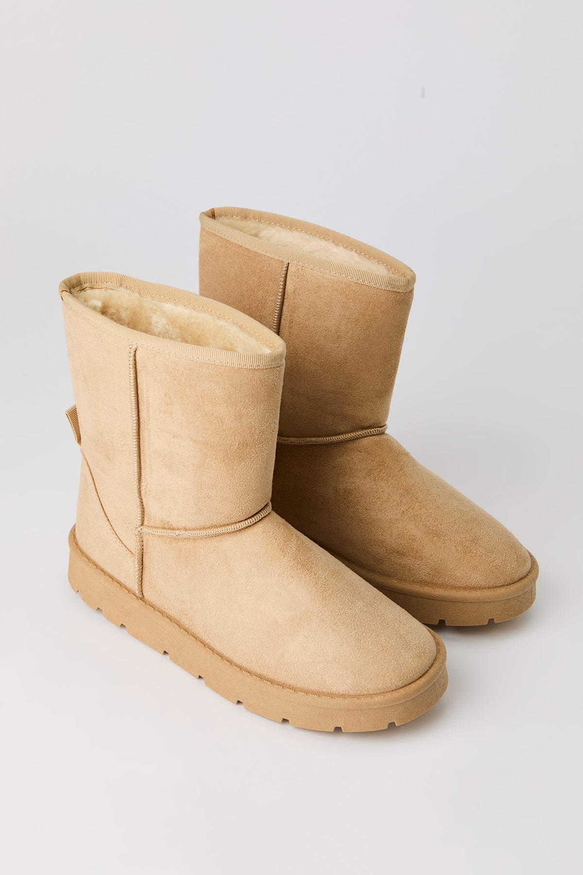 Vue alternative 2. Bottes en similisuède