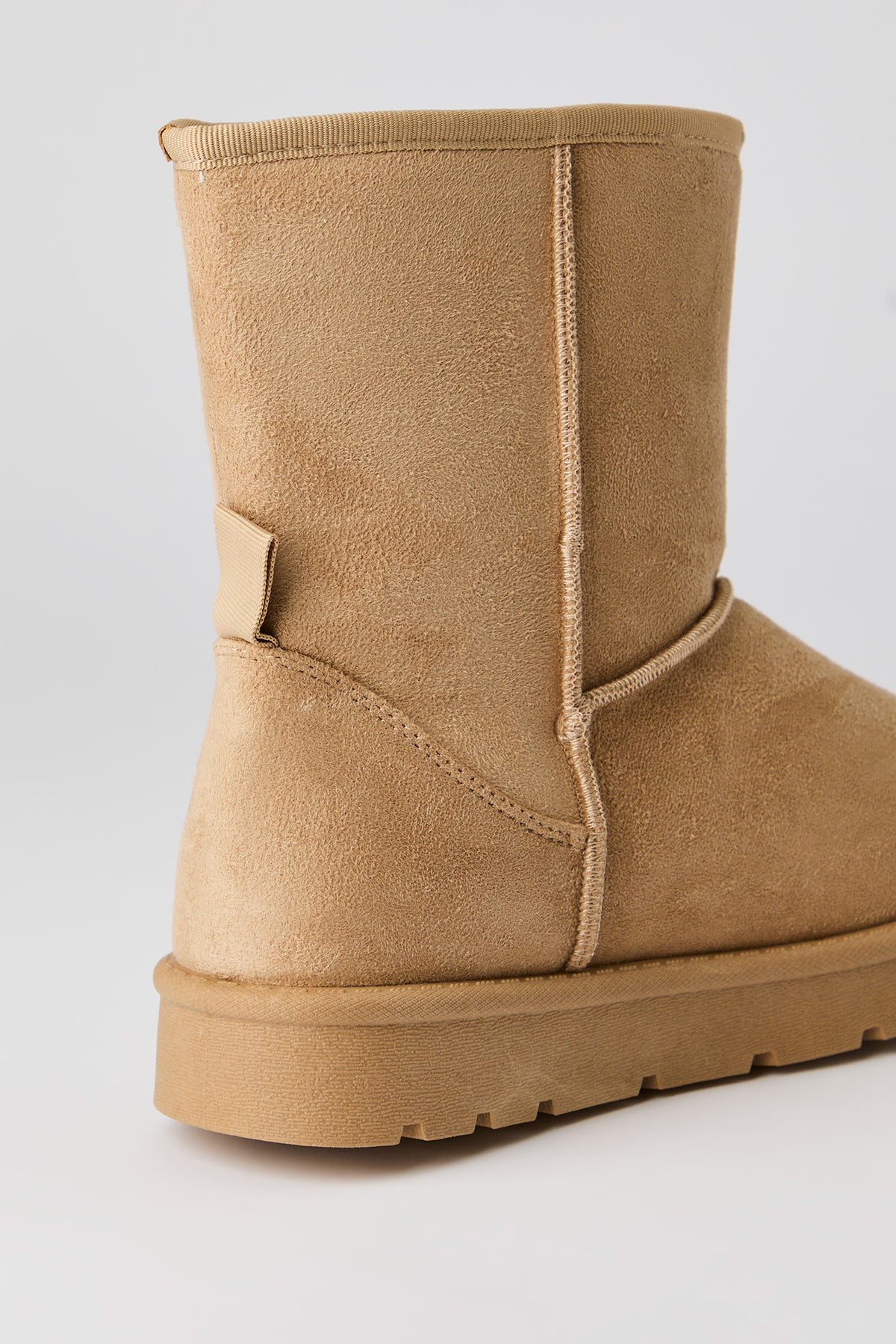 Vue alternative 3. Bottes en similisuède