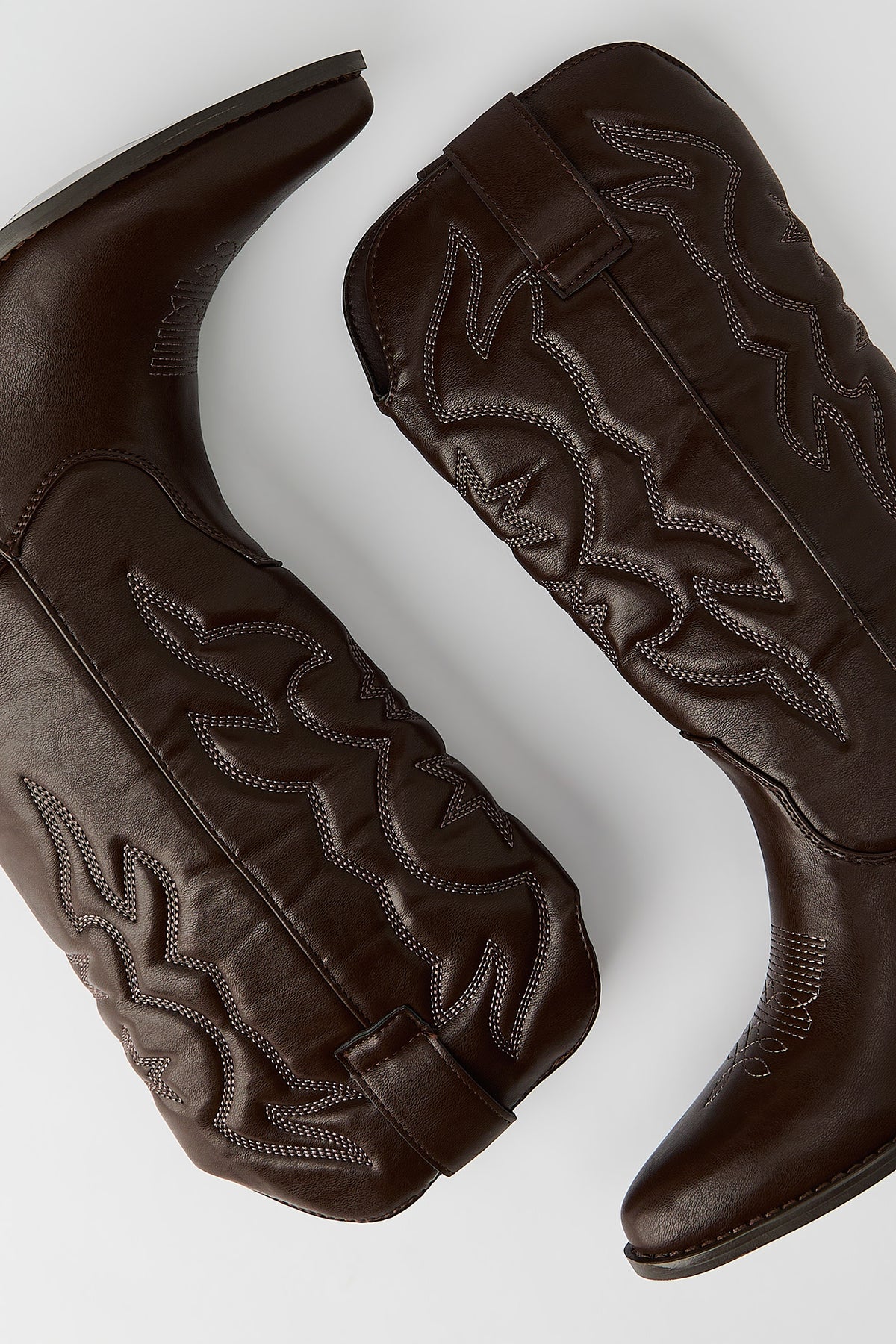 Vue alternative 2. Bottes de cowboy mi-mollet