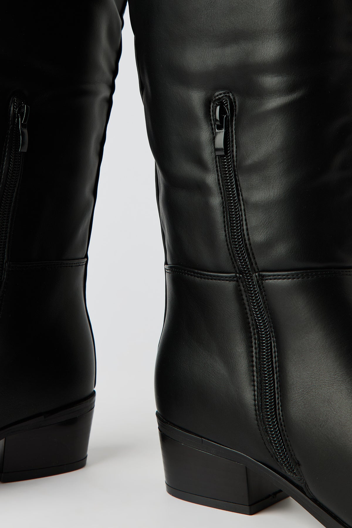 Vue alternative 4. Bottes au genou en similicuir