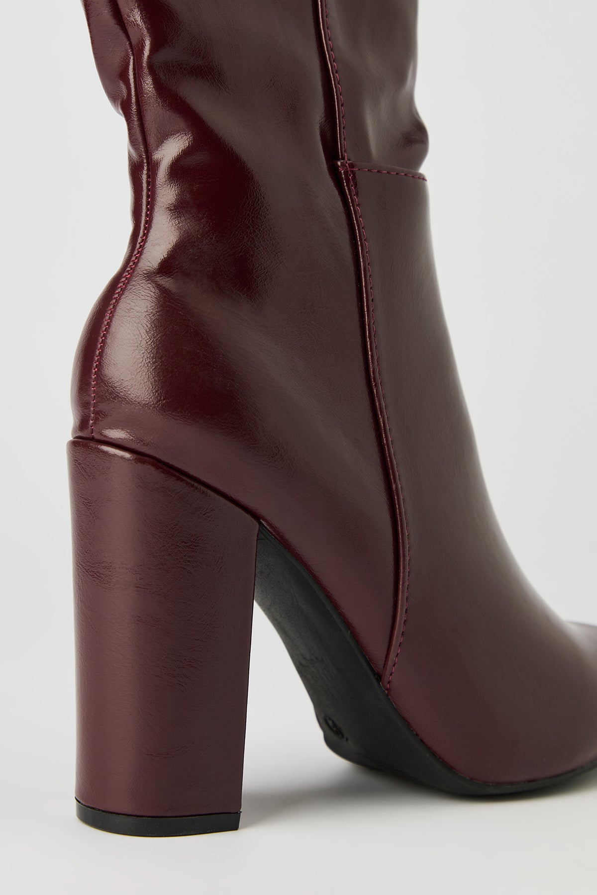 Vue alternative 3. Bottes au genou à talons hauts en similicuir