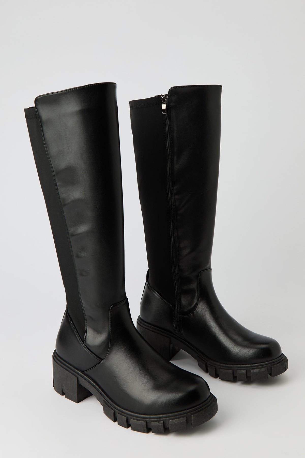 Vue alternative 2. Bottes au genou