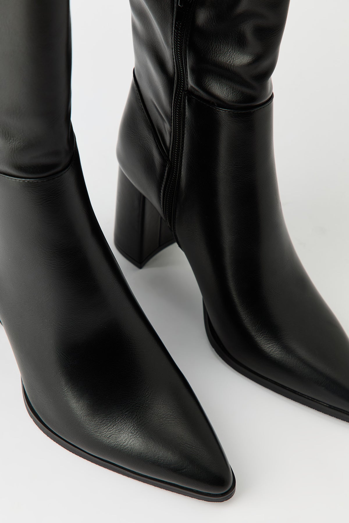 Alt View 3. Pointed Toe Knee High Block Heel Boots - Black