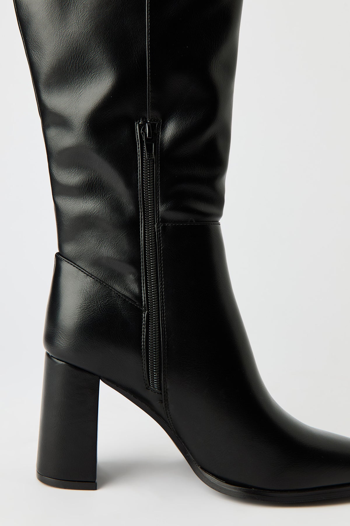Alt View 4. Pointed Toe Knee High Block Heel Boots - Black