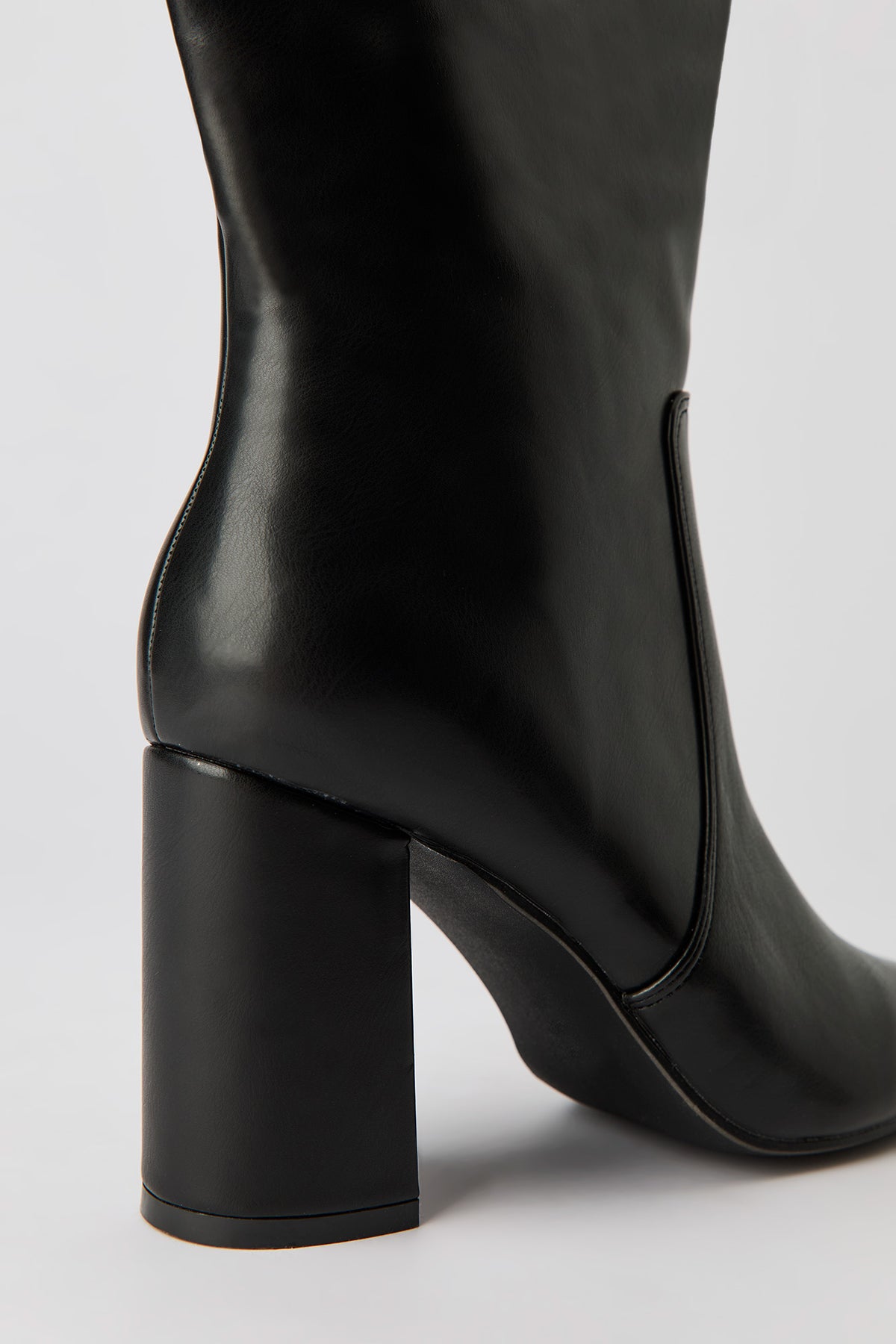Vue alternative 3. Bottes au genou à talon bloc en similicuir
