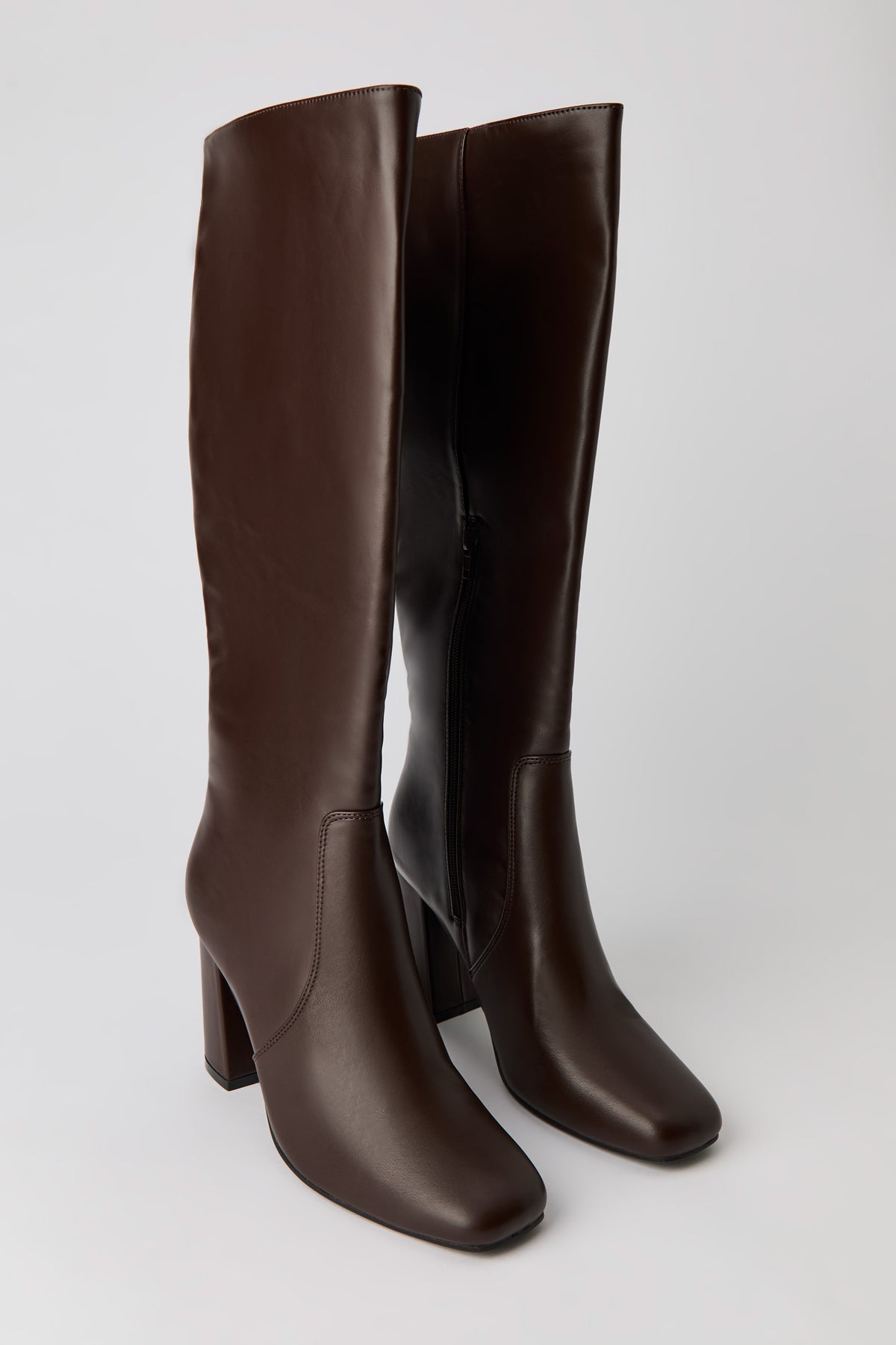 Vue alternative 2. Bottes au genou à talon bloc en similicuir