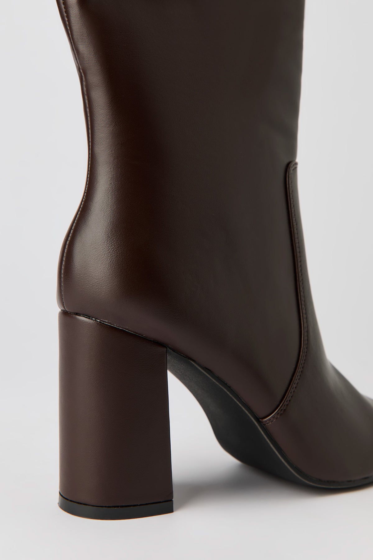 Vue alternative 3. Bottes au genou à talon bloc en similicuir