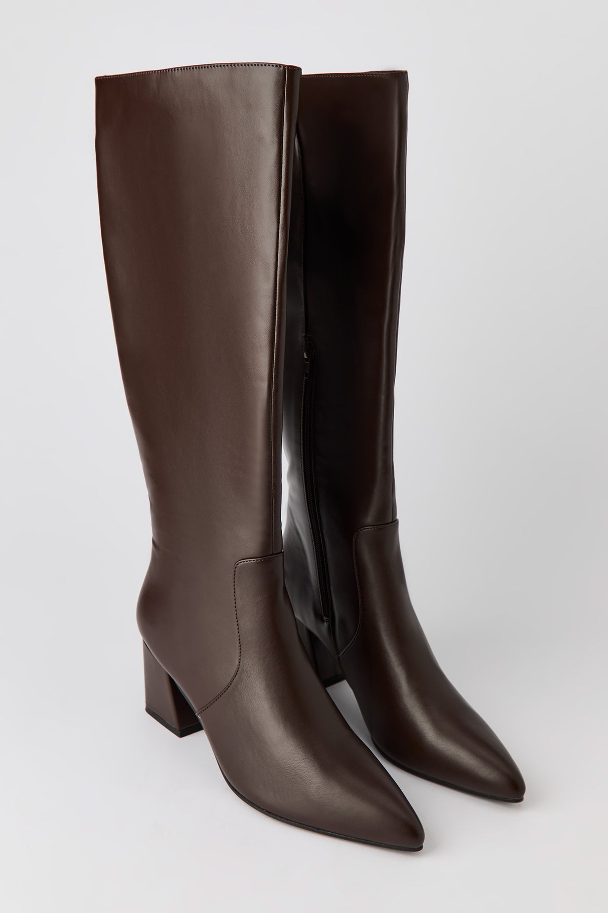 Vue alternative 2. Bottes au genou à bout pointu en similicuir