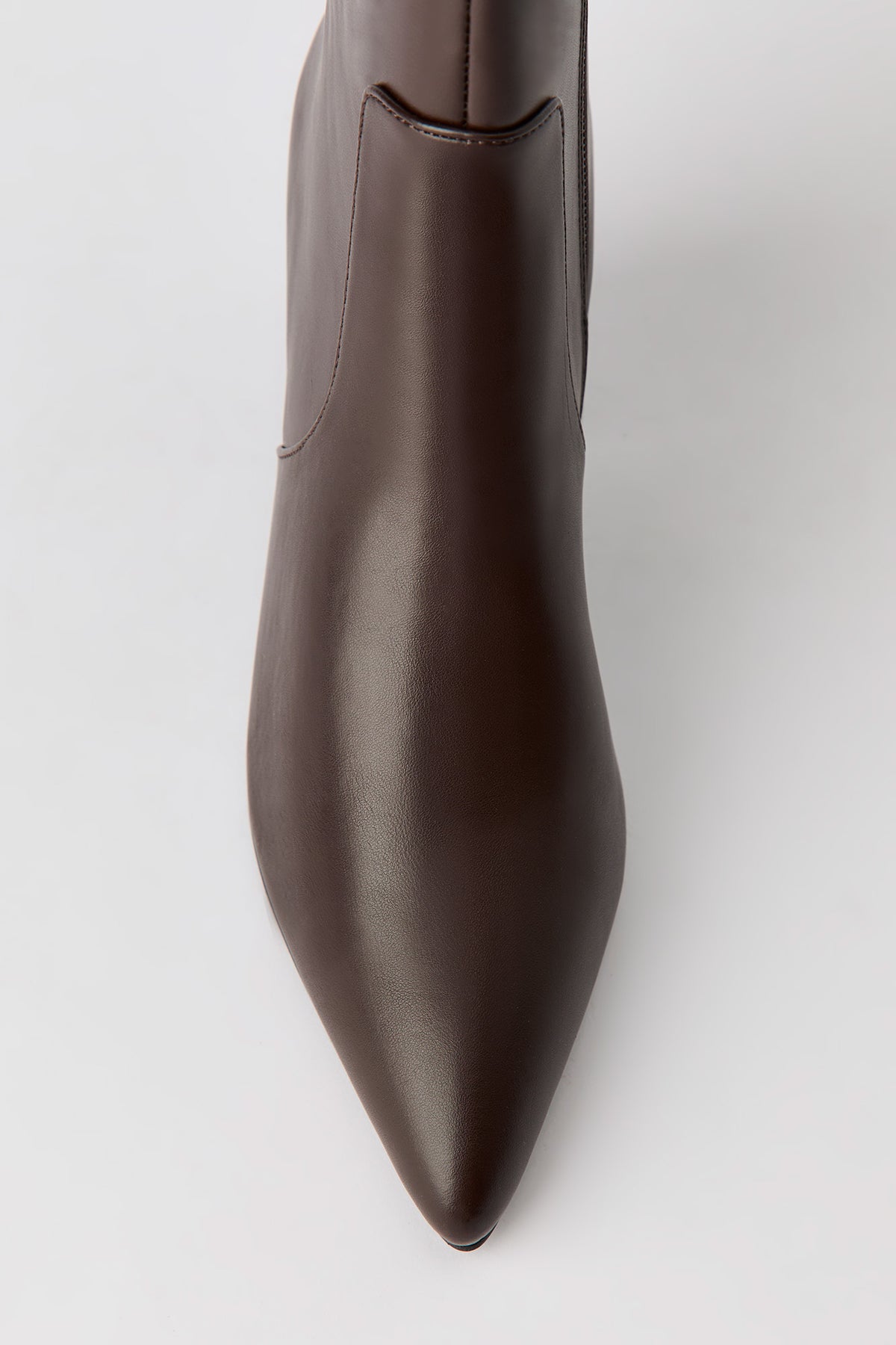 Vue alternative 4. Bottes au genou à bout pointu en similicuir