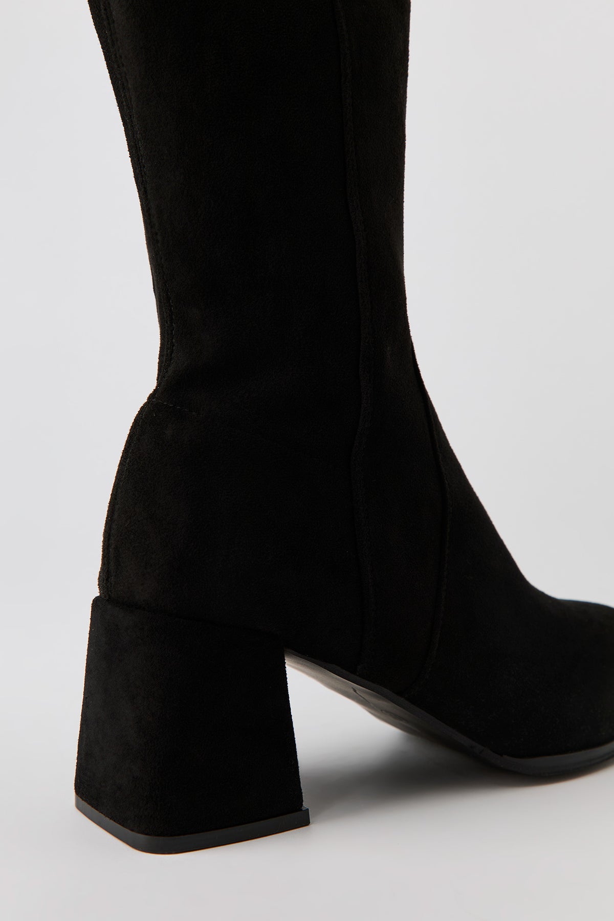 Vue alternative 3. Bottes au genou à talons blocs en similisuède