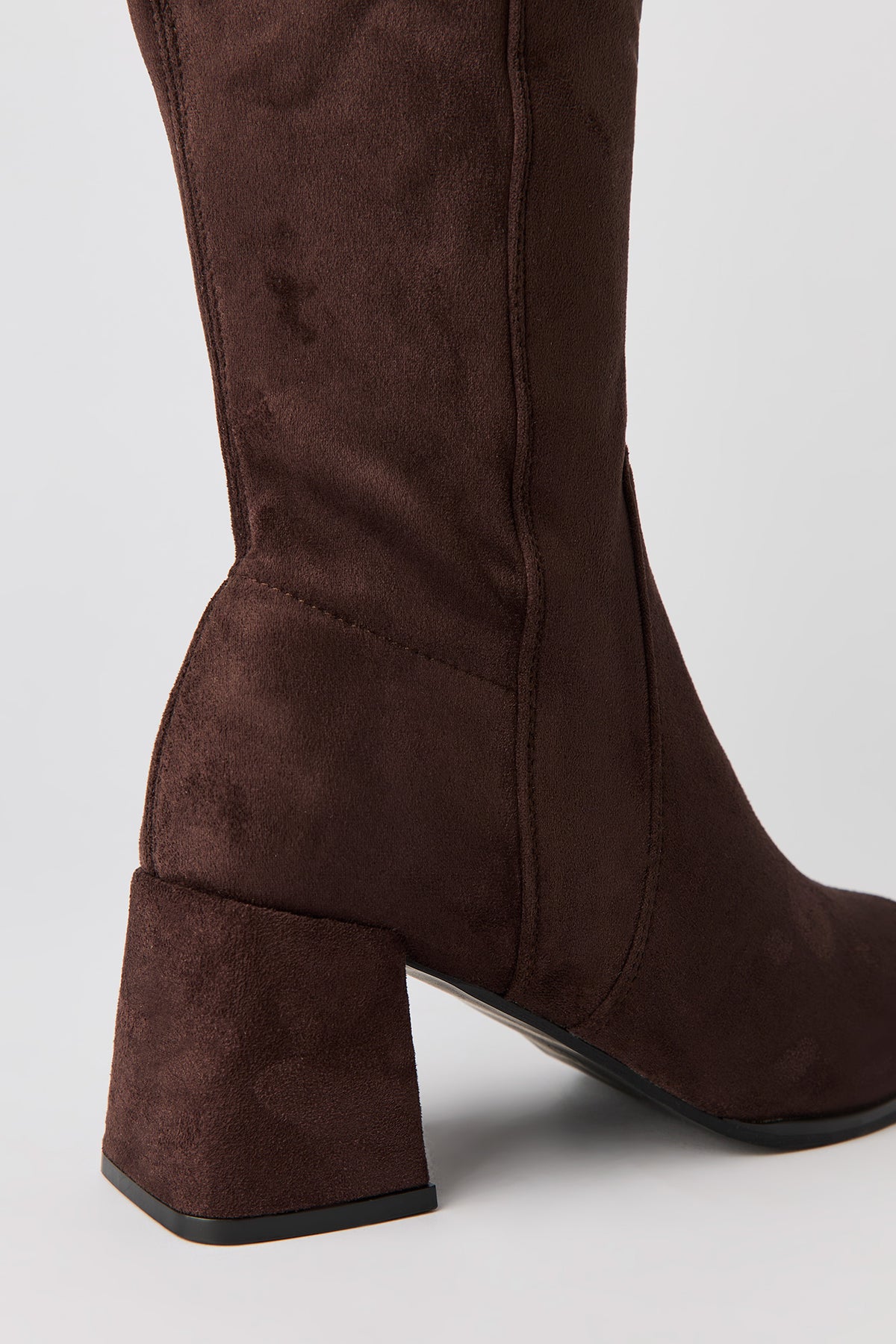 Vue alternative 3. Bottes au genou à talons blocs en similisuède