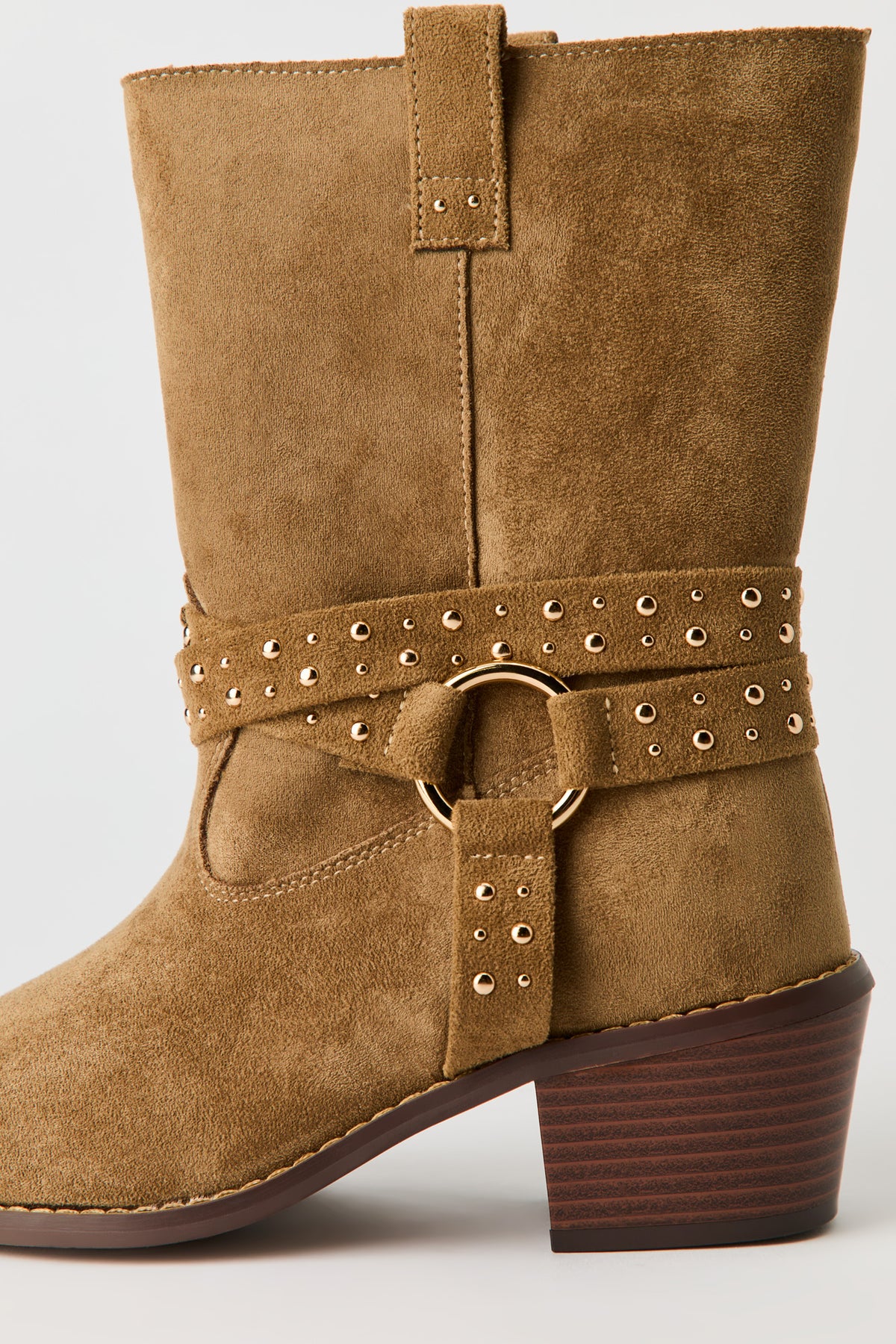 Vue alternative 4. Bottes en similisuède avec bride cloutée