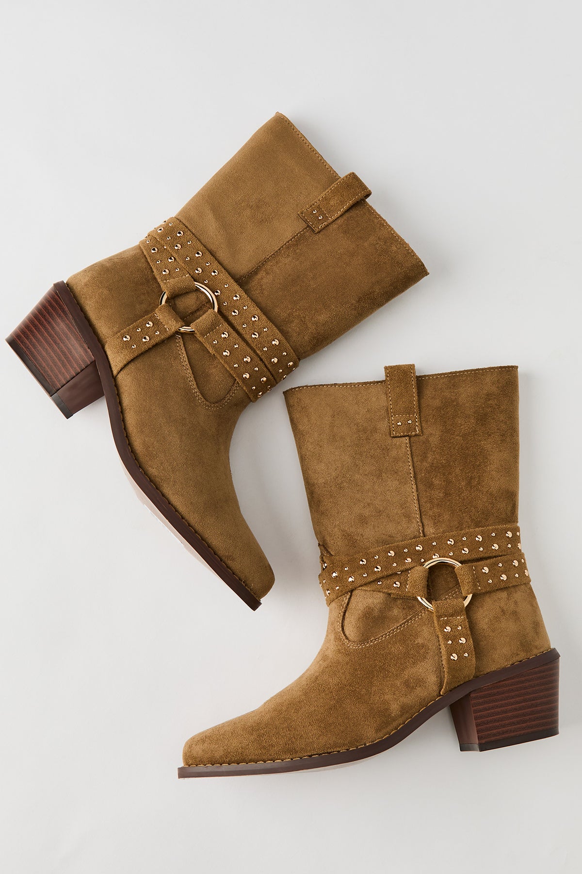 Vue alternative 5. Bottes en similisuède avec bride cloutée