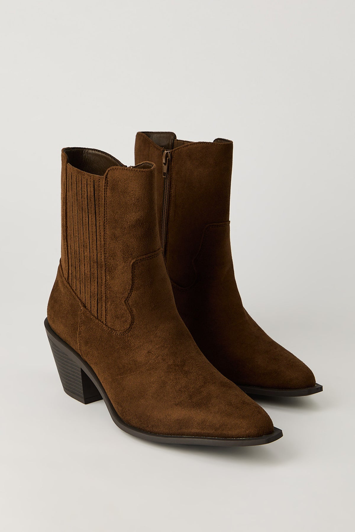 Vue alternative 2. Bottes Western à talons hauts