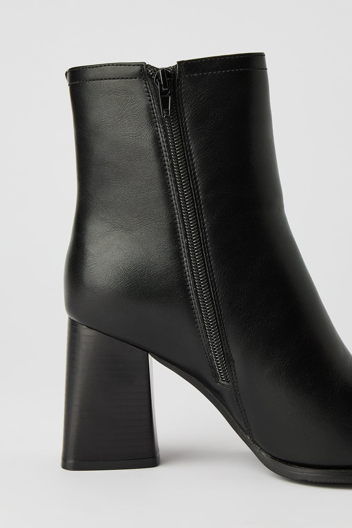 Alt View 5. Faux Leather Pointed Toe Block Heels - Black