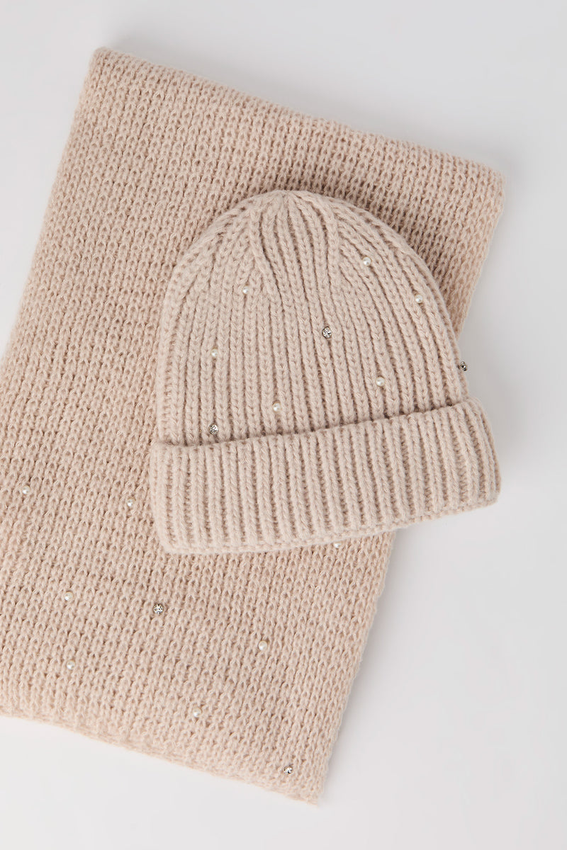 Ensemble avec tuque et écharpe ornées de pierres du Rhin et similiperles