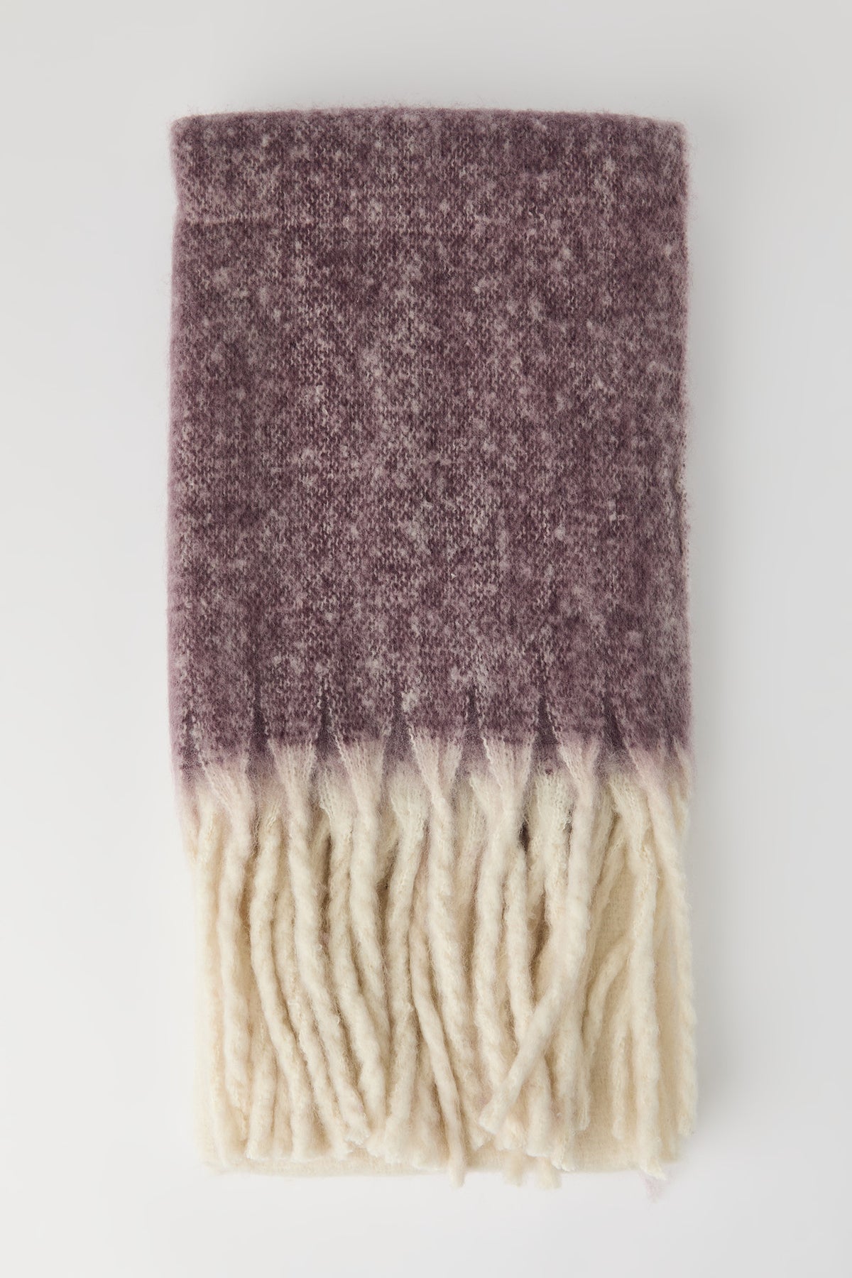 Vue alternative 2. Écharpe en tricot ombré