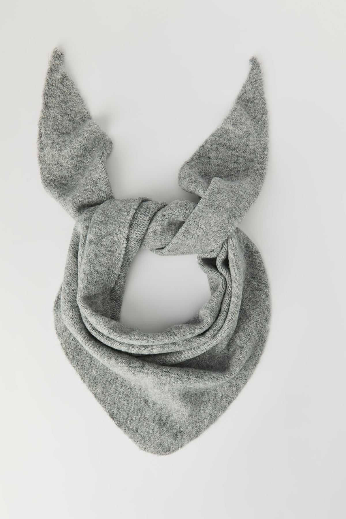 Écharpe triangulaire en tricot