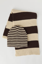Tuque en tricot et écharpe