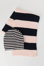 Tuque en tricot et écharpe