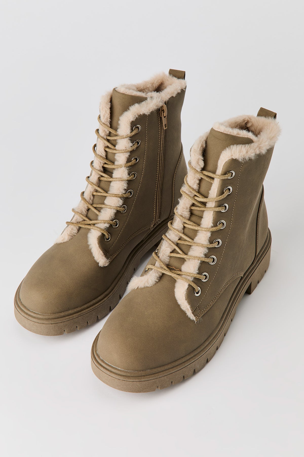 Vue alternative 2. Bottes lacées doublées de similifourrure