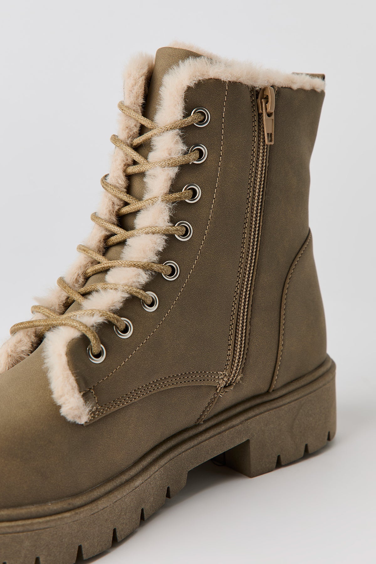 Vue alternative 3. Bottes lacées doublées de similifourrure