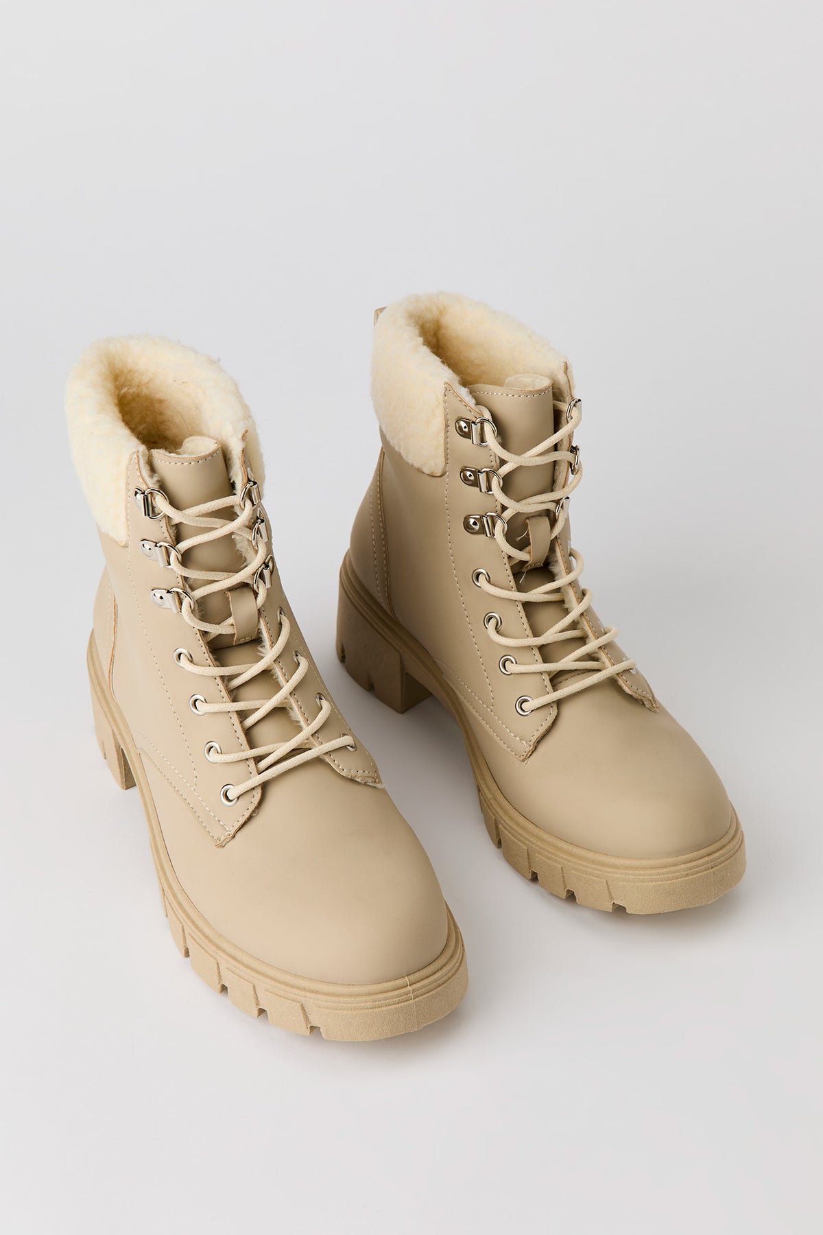 Vue alternative 2. Bottes d'hiver avec revers en similifourrure