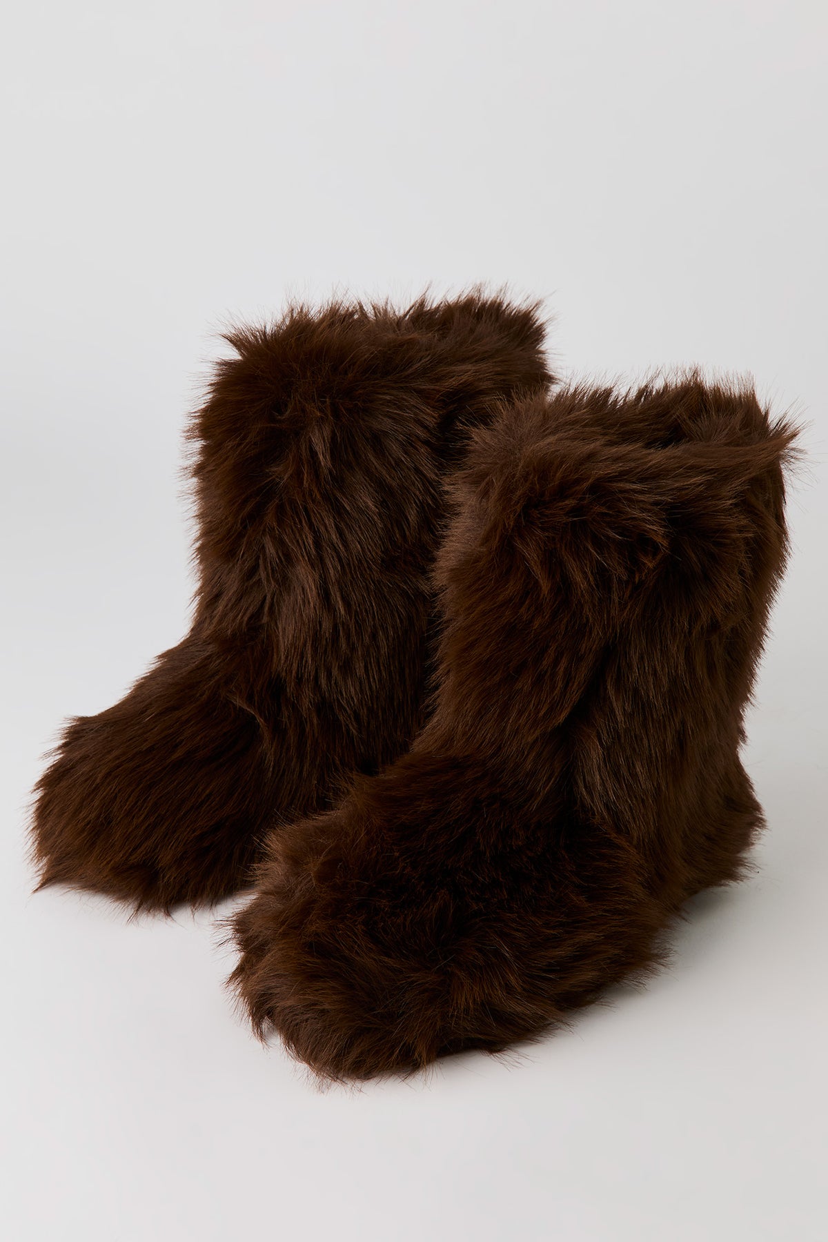 Vue alternative 2. Bottes en similifourrure