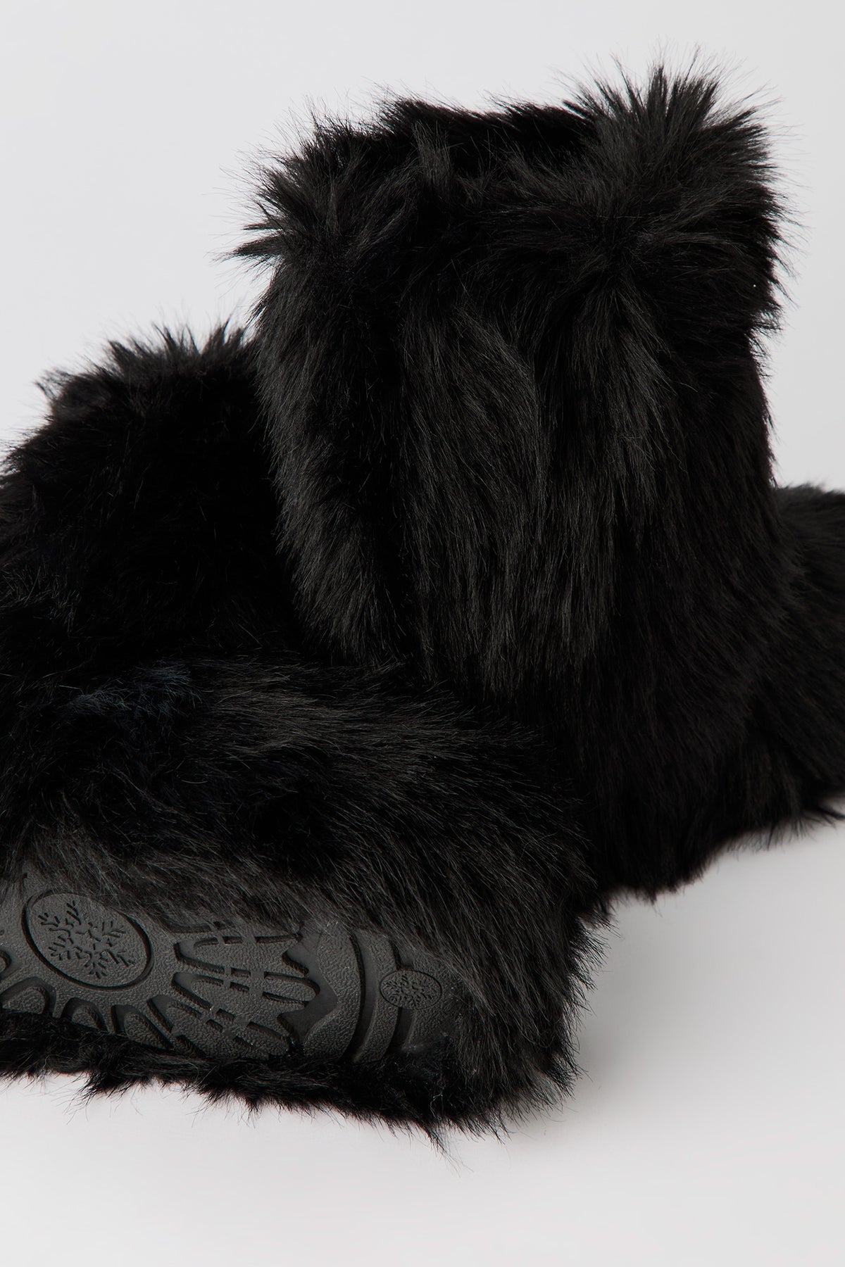 Vue alternative 3. Bottes en similifourrure pelucheuse